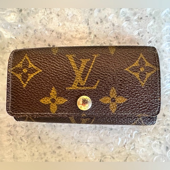 Louis Vuitton Accessories - Louis Vuitton Vintage Key Holder